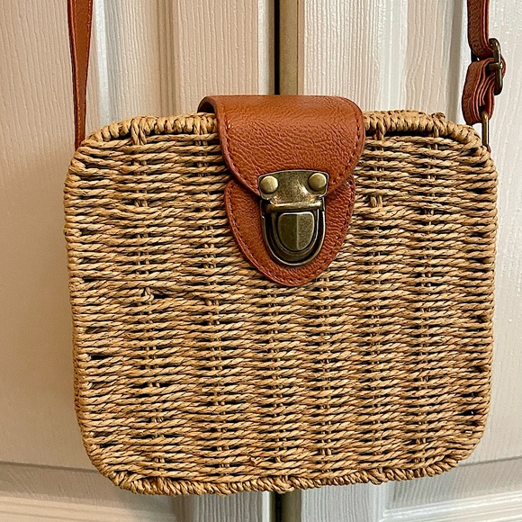 summer & rose Handbags - Summer & Rose Square Straw Crossbody Bag